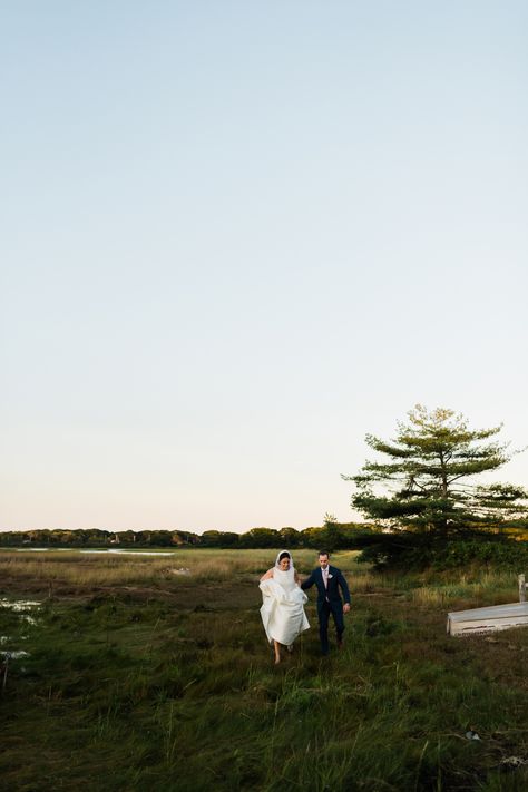 A Coastal Maine Micro Wedding on Gooserocks Beach in Kennebunkport, Maine. Maine Micro Wedding, East Coast Beach Wedding, Maine Coastal Wedding, New England Beach Wedding, Maine Coast Wedding, Pei Wedding, Kennebunkport Wedding, Maine Aesthetic, Groom Pics