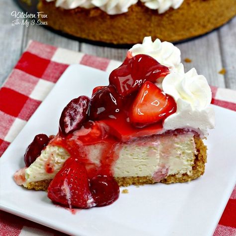 Strawberry Cheesecake Best Strawberry Cheesecake, Popular Cheesecake Recipes, Key Lime Bundt Cake, Bierocks Recipe, Homemade Cheesecake Recipes, Blueberry Cheesecake Bars, No Bake Oreo Cheesecake, Fast Desserts, Strawberry Pie Filling