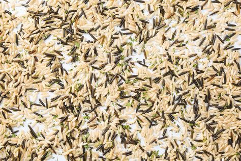 Make your own long grain and wild rice side dish mix so you can have a delicious side dish on the table in minutes. Wild Rice Mix Recipes, Wild Rice Side Dish, Long Grain And Wild Rice, Wild Rice Blend, Creamy Dipping Sauce, Rice Side, Homemade Mixes, Rice Mix, Rice Side Dishes