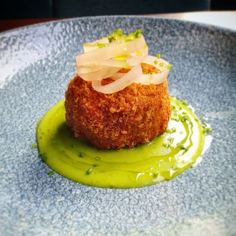 Fish cake, Chive veloute, pickled shallots. Starter Ideas Fine Dining, Fish Starters Fine Dining, Degustation Menu Ideas, Fine Dining Appetizers Ideas, Fish And Chips Plating, Bistro Appetizers, Gourmet Appetizers Fine Dining, Fine Dining Starters Appetizers, Fish Fine Dining