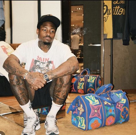 Stefon Diggs Fashion, Stefan Diggs, Vintage Streetwear Men, Baltimore Fashion, Mens Streetwear Outfits, Guys Grooming, Chris Brown Videos, Sports Fashion Men, Stefon Diggs