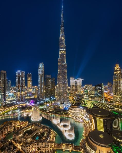 Burj Khalifa, Fountain, and Downtown view from one famous spot. Did you guess from where? Stumbled upon some old drives last night and found hundreds of unedited folders and shoots, including breathtaking photos of the Burj Khalifa, the Fountain, and the stunning Downtown view. It’s time to edit them all, one by one. Gear used @canonme R6 with 15-35mm 2.8 which is amazing combo. #dubai #dubaiskyline #dubaifountains #dubaiskylineview Dubai, Wallpapers, Dubai Downtown, Background Inspiration, The Burj Khalifa, Skyline View, The Fountain, Burj Khalifa, Last Night