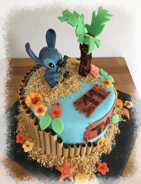 Stitch Bday Cake Ideas, Lilo Birthday Cake, Simple Lilo And Stitch Cake, Stitch Hawaiian Cake, Stitch Beach Cake, Diy Stitch Cake, Stitch Birthday Party Cake, Lilo And Stitch Birthday Party Cake, Lilo And Stitch Cake Ideas