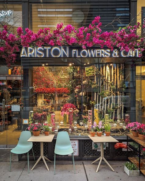 Florist Cafe Interior Design, Flower Shop Cafe Interior Design, Cafe Flower Decor, Florist And Bakery Shop, French Flower Shop Aesthetic, Flower And Cafe Shop, Flower Cafe Design, Florist Shop Design, Flowers Store Design