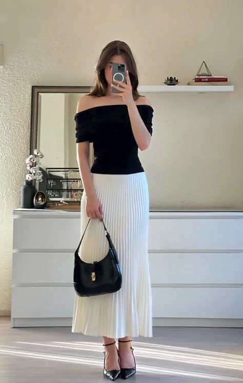 Fitted Maxi Skirt, Simple Work Outfits, Cute Professional Outfits, Outfit Minimalist, Outfit Elegantes, Modest Casual Outfits, Long Skirt Fashion, Classy Fits, Maxi Skirt Outfits