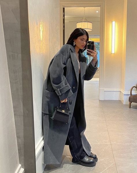 Paris Winter Street Style, Long Coat Outfit, Looks Kylie Jenner, Estilo Kylie Jenner, Lori Harvey, Kylie Jenner Outfits, Jenner Outfits, Neue Outfits, Sarah Jessica Parker