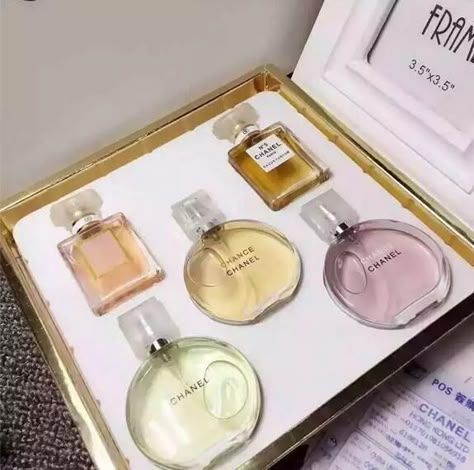 Profumo Victoria Secret, Koleksi Makeup, Koleksi Parfum, Maquillage Yeux Cut Crease, Perfume Chanel, Parfum Chanel, Hermes Perfume, Chanel Perfume, Celebrity Perfume