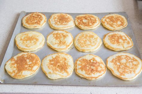 How to Freeze and Reheat Pancakes Frozen Pancakes, Freeze Pancakes, Whole Wheat Pancakes, How To Make Pancakes, Homemade Pancakes, Breakfast Pancakes, Grill Master, Camping Food, Breakfast Time