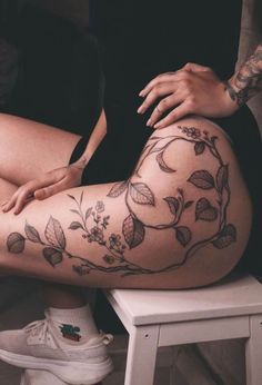 Miniature Tattoos, Side Thigh Tattoos, Backpiece Tattoo, 16 Tattoo, Hip Thigh Tattoos, Hip Tattoos Women, Tattoos Geometric, Leg Tattoos Women, Thigh Tattoos Women