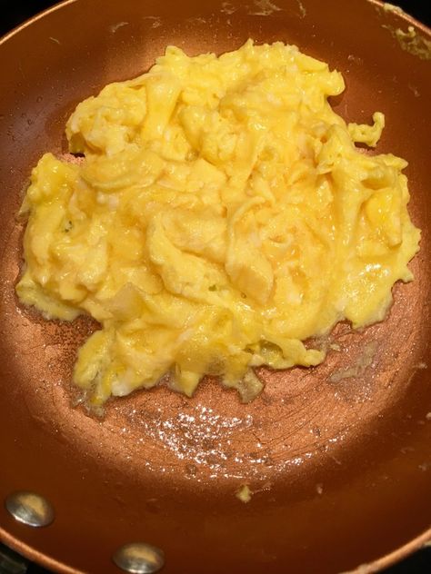 How to Make the Best Fluffy Scrambled Eggs - It's Everything Delicious Ihop Egg Recipe, Moons Over My Hammy, Ihop Scrambled Eggs Recipe, Moons Over My Hammy Recipes, Moon Over My Hammy Recipe, Dennys Breakfast, Copycat Breakfast, Deviled Eggs Recipe Easy, Diner Food