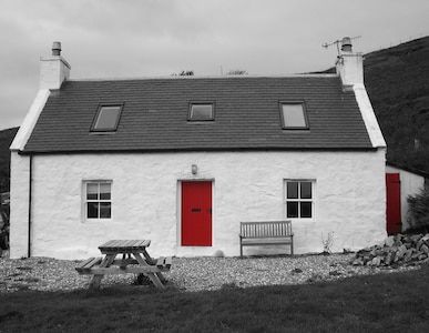 Scottish Croft, Fisherman's Cottage, Starter Homes, Scottish Cottages, Croft House, Garden Fences, Colour Splash, Irish Cottage, Cottage Renovation