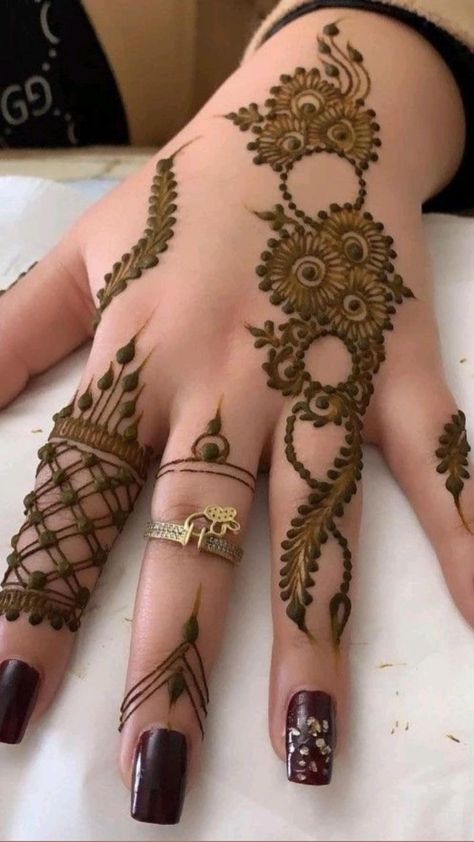 Simple Henna Designs Hand, Baby Mehndi Design, Beautiful Simple Mehndi Design, Henna Tattoo Designs Hand, Rose Mehndi Designs, Mehndi Designs For Kids, Simple Mehndi Designs Fingers, Very Simple Mehndi Designs, Pretty Henna Designs