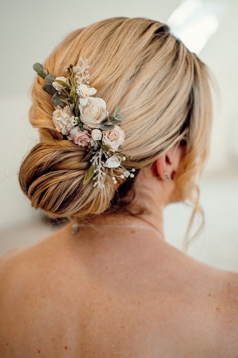 Flower Bun, Floral Wedding Hair, Floral Hair Comb, Classic Bride, Hair Comb Bridal, Floral Hair Combs, Bridal Hair Piece, Boho Hair, Flower Comb