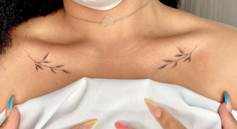 Leaf Tattoo Collar Bone, Collar Bone Tattoo Ideas, Athena Tattoo, Black And White Snake, Snake Tattoos, Waist Tattoos, Animal Tattoo Ideas, Petit Tattoo, Vine Tattoos