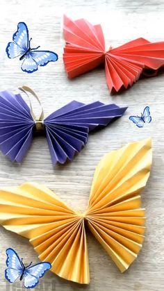 Origami Butterflies, Paper Butterfly Crafts, Paper Folding Crafts, Folded Paper, Paper Craft Diy Projects, Paper Butterflies, Paper Butterfly, Paper Flowers Craft, Butterfly Crafts