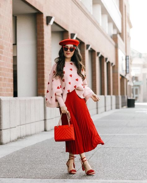 MARIAH AMADOR’s Instagram photo: “Give me all the heart sweaters ❌⭕️♥️💗 love this sweater from @chicwish I linked a bunch of Valentine’s Day inspired outfits on…” Heart Sweater Outfit, Hot Pink Sweater Outfit, Pink Sweater Outfit, Heart Sweaters, Hot Pink Sweater, Sweater Outfit, Heart Sweater, Inspired Outfits, Pink Sweater