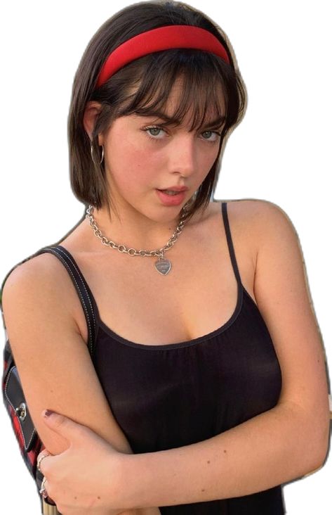 Hair Band With Bangs, Headband With Bob Haircut, Head Band With Bangs, Short Hairstyle With Headband, Headband Hairstyles Bangs, Head Band Hairstyles Short Hair, Short Hair Hairband, Headband And Bangs, Red Headband Outfit