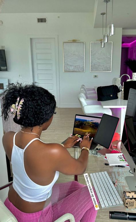 Dream Lifestyle Black Women, Black Woman Influencer Aesthetic, Black Woman College Aesthetic, Black Women Excellence, Different Female Aesthetics, Office Job Aesthetic Black Women, Work From Home Black Women, Black Girls In Tech Aesthetic, Hybrid Job Aesthetic