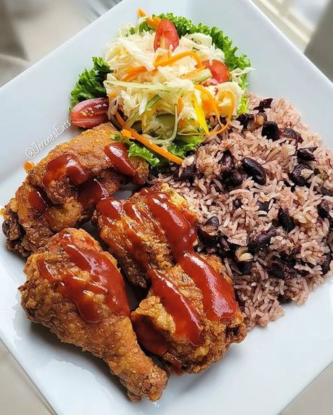 Sunday Food Ideas Dinners, Sunday Dinner Jamaican, Fried Chicken Dinner Ideas Meals, What To Eat With Fried Chicken, Healthy Jamaican Food, Jamaican Dinner Ideas, Fried Chicken Dinner Ideas, Chicken Meals Recipes, Healthy Eating Recipes For Dinner Easy