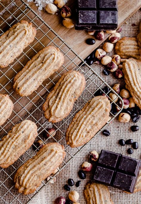 Cookies With Dark Chocolate, Hazelnut Cookies, Italian Cookies, Chocolate Drizzle, Biscuit Cookies, Cookie Desserts, Monster Cookies, Cake Cookies, Hazelnut