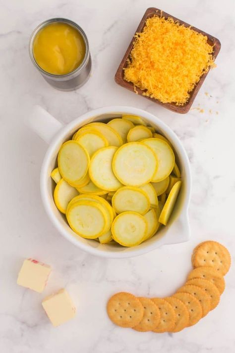 This 5 ingredient squash casserole is made with yellow squash, cream of chicken soup, and ritz crackers! It's a delicious summer side dish for any dinner and to use up your extra summer squash! Summer Squash Casserole With Ritz Crackers, Easy Yellow Squash Recipes, Summer Casserole Recipes, Easy Squash Casserole, Easy Squash Recipes, Yellow Squash Soup, Southern Squash Casserole, Ritz Cracker Recipes, Summer Squash Casserole