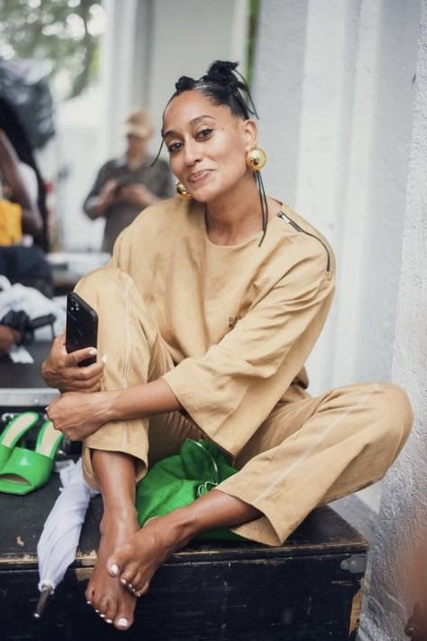 "I love getting older. I look at women who are steps ahead of me and see so much beauty and wisdom in them." -Tracee Ellis Ross Tracy Ross, Tracee Ellis Ross Style, Tracey Ellis, Tracee Ellis Ross Fashion, Iconic People, Ellis Ross, Nia Long, Wellness Studio, Tracee Ellis Ross