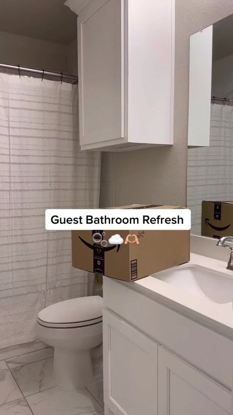 Aesthetic Shower Decor, Decorating Guest Bathroom, Guest Room Bathroom Ideas, Guest Bathroom Stock, Shared Bathroom Organization, Guess Bathroom, Apartment Bathroom Decor Ideas, Guest Bathroom Essentials, Guest Bathroom Ideas