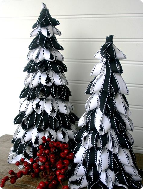 Ribbon Trees! These are really cute and you could use any color ribbon you want to match your Christmas/Winter decor! Ribbon Tree, Black And White Christmas, Christmas Crafts For Adults, Ribbon Christmas, Unique Christmas Trees, Fabulous Christmas, White Christmas Trees, Navidad Diy, Tree Drawing