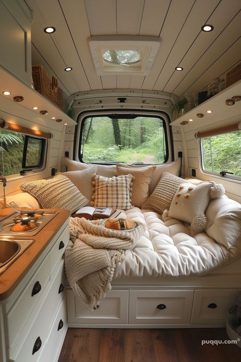 Small Camper Renovation Ideas for a Stylish Adventure - Puqqu Camper Aesthetic Interior, Cute Tiny Homes, Husbil Makeover, Camper Interior Design, Bus Living, Kombi Home, Diy Camper Remodel, Van Life Diy, Small Campers