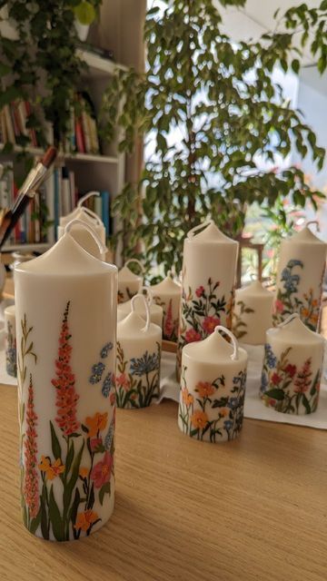 Painting With Wax On Candles, Painted Flower Candles, Painting With Candles, Cute Business Decor, Hand Painting Candles, Candle Painting Inspiration, Diy Candle Painting Ideas, Hand Painted Pillar Candles, Pillar Candle Painting