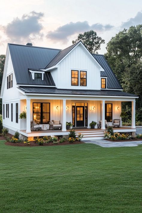 Country Farmhouse Exterior, White Farmhouse Exterior, Farmhouse Bedroom Ideas, Garage Door Styles, Modern Farmhouse Bedroom, Farmhouse Remodel, Cottage Style Homes, Small Farmhouse, Modern Farmhouse Exterior