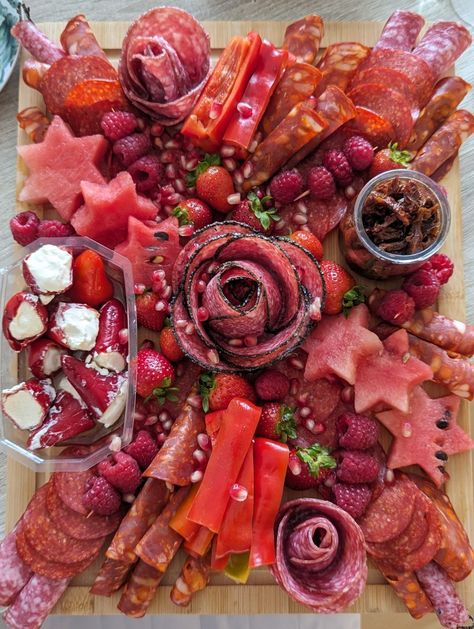 Foods For Color Party, Pink Charcuterie Board, Red Food Party, Sleepover Themes, Red Platter, Antipasti Board, Pink Party Foods, Pinkalicious Party, Red Snacks