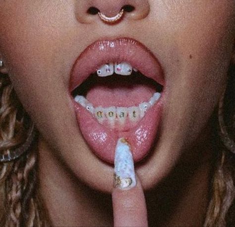 Pretty Teeth, Grillz Teeth, Fka Twigs, Tooth Gem, Gold Teeth, Teeth Jewelry, Light Academia, Fenty Beauty, Girly Jewelry