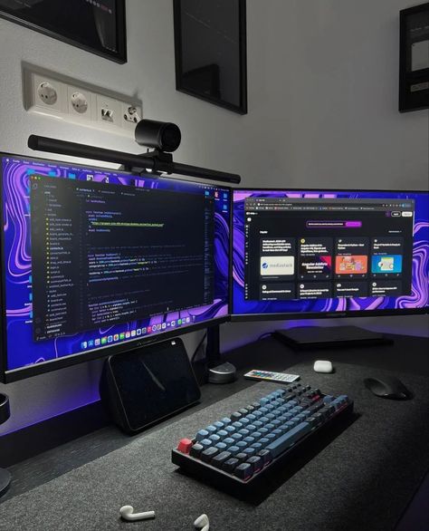 Small Room Setup, Bad Room Design, Best Gaming Setup, Gamer Setup, Computer Desk Setup, Home Studio Setup, Gamer Room Decor, Custom Computer, Desktop Setup