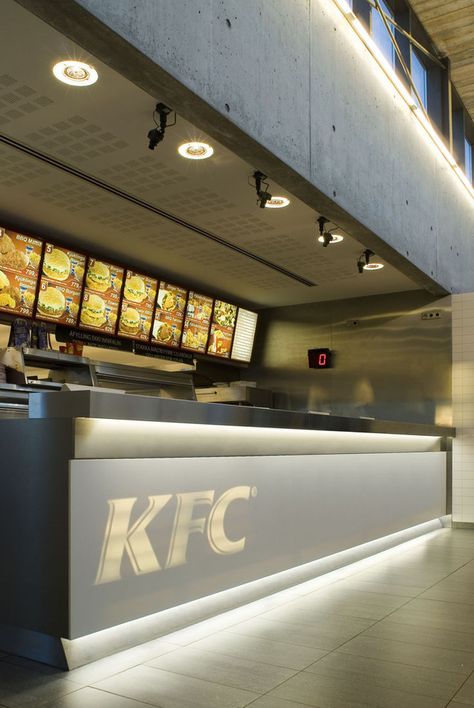 Gallery of Fast Food Slowed Down: What's Behind the All the Redesigns - and Is It Enough? - 9 Restaurant Counter Design, Fast Food Restaurant Design, Kfc Restaurant, Food Court Design, Restaurant Counter, Small Restaurant Design, Food Counter, Doner Kebab, Restaurant Concept