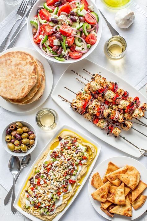 Image shared by onlinerecipesfree. Find images and videos on We Heart It - the app to get lost in what you love. Layered Hummus Dip, Greek Hummus Dip, Layered Hummus, Recipes Potluck, Greek Chicken Recipe, Greek Chicken Skewers, Mediterranean Lunch, Pita Recipe, Pita Flatbread