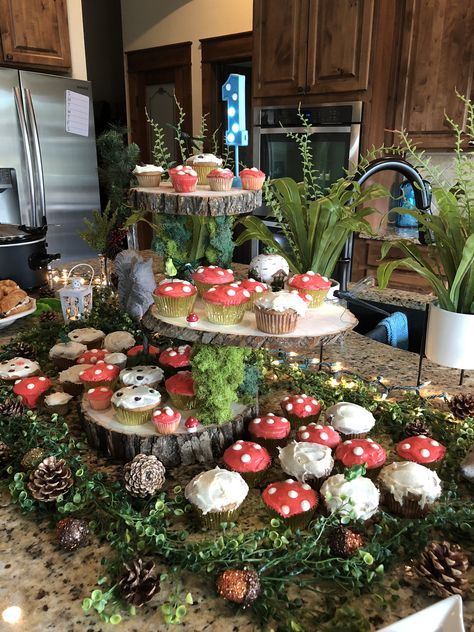 Toadstool Cupcakes, Mushroom Cupcakes, Fairy Baby Showers, Mossy Tree, Fairy Garden Birthday Party, Fairy Tea Parties, Forest Party, Fairy Garden Party, Garden Party Birthday