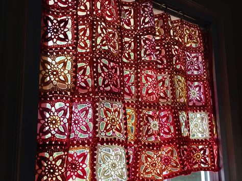 A Stylish Square That will Upgrade Your Home Decor Choices Rideaux Boho, Valance Patterns, Crochet Curtain Pattern, Confection Au Crochet, Crochet Curtains, Crochet Kitchen, Crochet Decoration, Crochet Home Decor, Crochet For Home