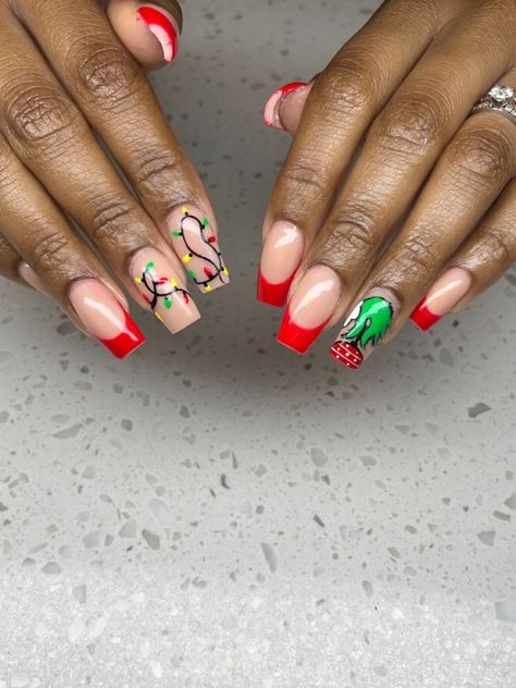 Red And Green Leopard Nails, Grinch Theme Nails, Grinch Themed Nails, Short Grinch Nails, Grinch Nails Designs Easy, Simple Grinch Nails, Grinch Nails Designs, Christmas Nails Grinch, Grinch Nails