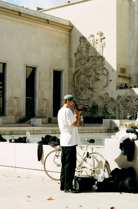 Skate Film Photography, Color In Photography, Film Photography Camera, France On Film, Film Photographer Aesthetic, 35 Mm Portraits, Cameraman Aesthetic, Paris Film Photography, 35 Mm Film Photography Portrait