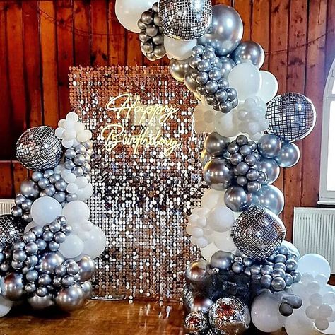 Chic Disco Party Decor, Silver Disco Backdrop, Disco Ball Balloon Backdrop, Silver Backdrop With Balloons, Silver Sequin Backdrop With Balloons, Sparkly Birthday Decorations, Silver White Birthday Decor, Disco Party Set Up, Disco Balloon Backdrop