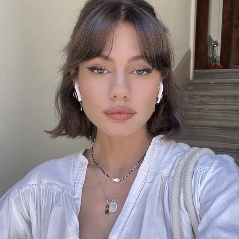 Short Brown Hair, Chin Length Hair, Hair Inspiration Short, Haircut Inspiration, Short Straight Hair, Haircuts Straight Hair, Short Hair Haircuts, Short Hair With Bangs, Short Hair Styles Easy