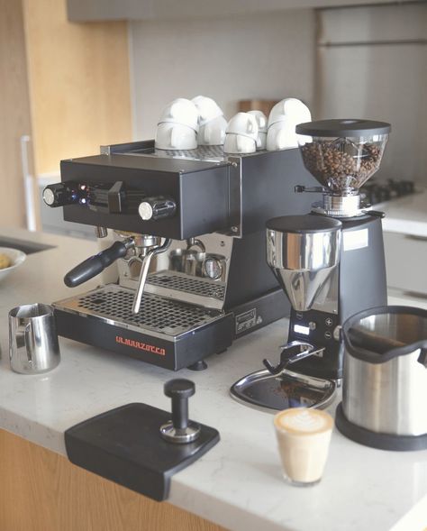 Office Espresso Machine, Espresso Machine Coffee Shop, Linea Mini La Marzocco, La Marzocco Linea Mini, Coffee Machine La Marzocco, Coffee Machine Kitchen, Espresso Machine Commercial, Professional Espresso Machine, Top Appliances