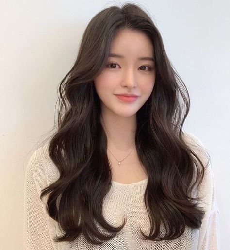 Korean Curly Hair Long, Asian Perm Women Medium Hair, Wavy Korean Hair, Korean Perm Medium Wavy Hair, Korean Curly Hair, Korean Long Hairstyle, Asian Hair Perm, Korean Wavy Hair, Korean Perm