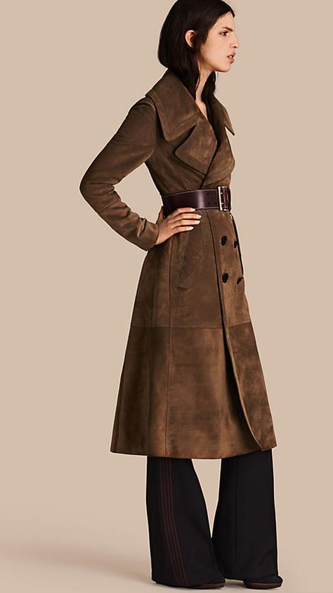 Burberry double-breasted suede coat Style Categories, Long Suede Coat, Burberry Coat, British Outfits, Suede Coat, Animal Control, Coat Outfits, 가을 패션, Coat Fashion