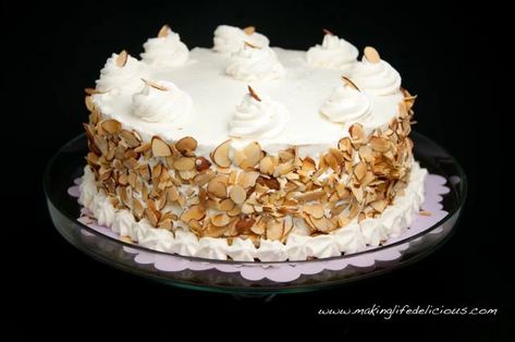 Burnt Almond Cake Recipe, Italian Rum Cake Recipe, Burnt Almond Cake, Rum Cake Recipe Easy, Tort Special, Italian Rum Cake, Authentic Italian Desserts, Italian Wedding Cake, Italian Sweets