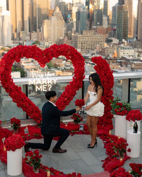 Proposals with New York City view are now one of my favorite things 💍🍸 #justengaged #engaged #proposalphotography #nycproposal #nycproposalphotographer #nycengagement #nycbride Engagement Photos Proposal, Proposal New York, New York Proposal Ideas, Nyc Proposal Ideas, New York City Proposal, New York City View, Dream Proposal, Proposal Pictures, Proposal Photography