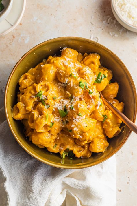 Creamy Pumpkin Pasta Sauce (Quick & Easy!) Cajun Smoked Turkey, Pumpkin Pasta Sauce Recipe, Creamy Pumpkin Pasta, Pumpkin Pasta Recipe, Pumpkin Pasta Sauce, Fall Pasta, Cream Cheese Pasta, Turkey Pasta, Cajun Seafood