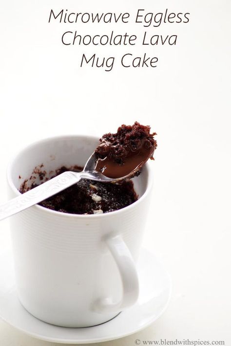 Mug Lava Cake, Lava Mug Cake Recipe, Microwave Lava Cake, Chocolate Lava Mug Cake, Lava Mug Cake, Cake Microwave, Molten Chocolate Lava Cake, Mug Cake Recipe, Microwave Cake