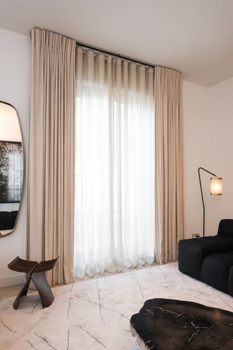 Beige Curtains Living Room, Gold Curtains Living Room, Window Curtain Designs, Curtains Style, Curtains Living Room Modern, Interior Design Per La Casa, Curtain Styles, Living Room Decor Curtains, Large Window